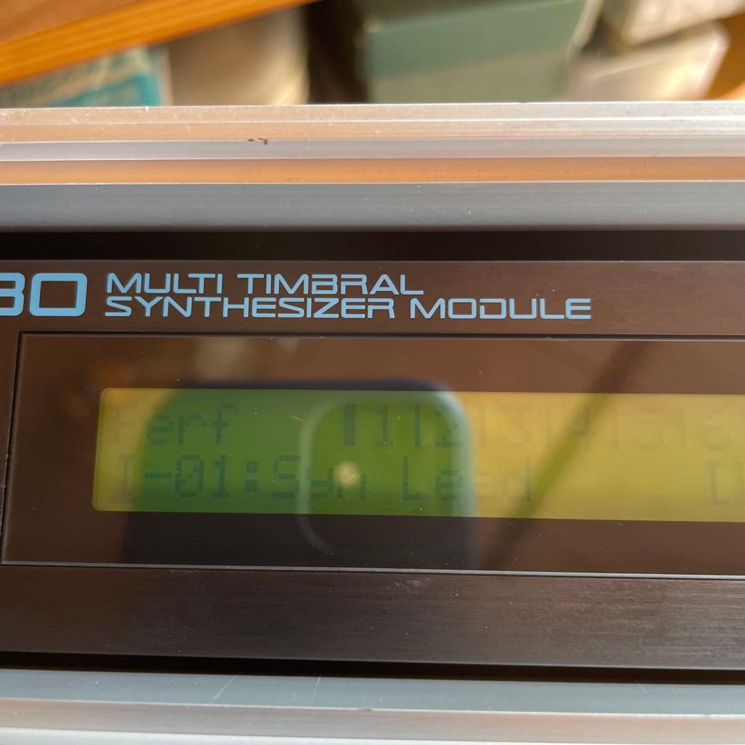Roland JV-880 シンセサイザーモジュール　ハードケース付き