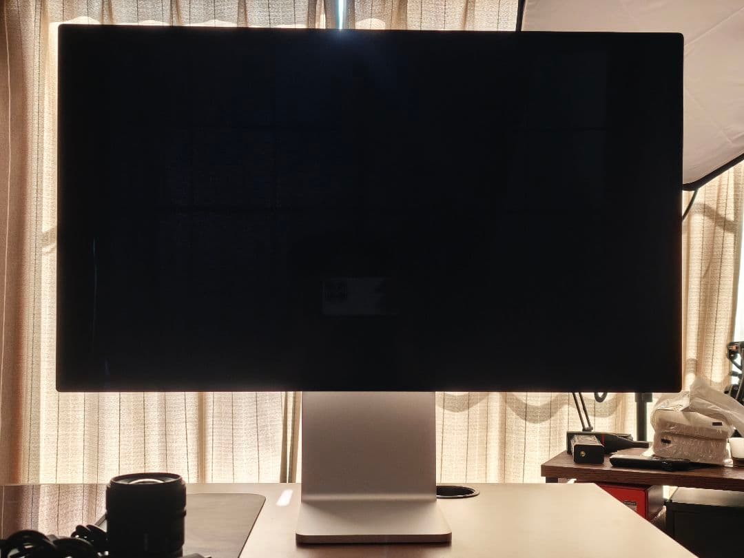 Apple Studio Display　高さと傾き調整可能