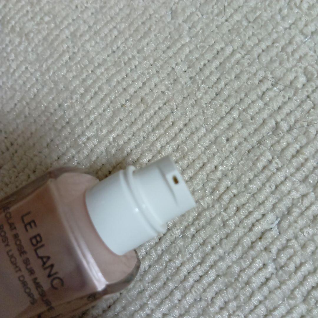 フェイスカラー CHANEL LE BLANC ROSY LIGHT DROPS 30ml