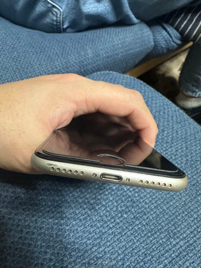 iPhoneSE3 第3世代　スターライト　128GB バッテリー新品100%