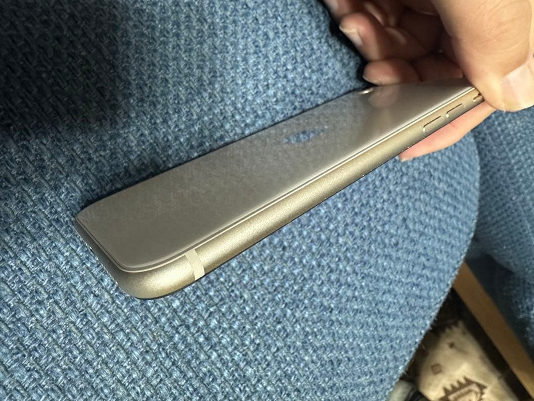 iPhoneSE3 第3世代　スターライト　128GB バッテリー新品100%