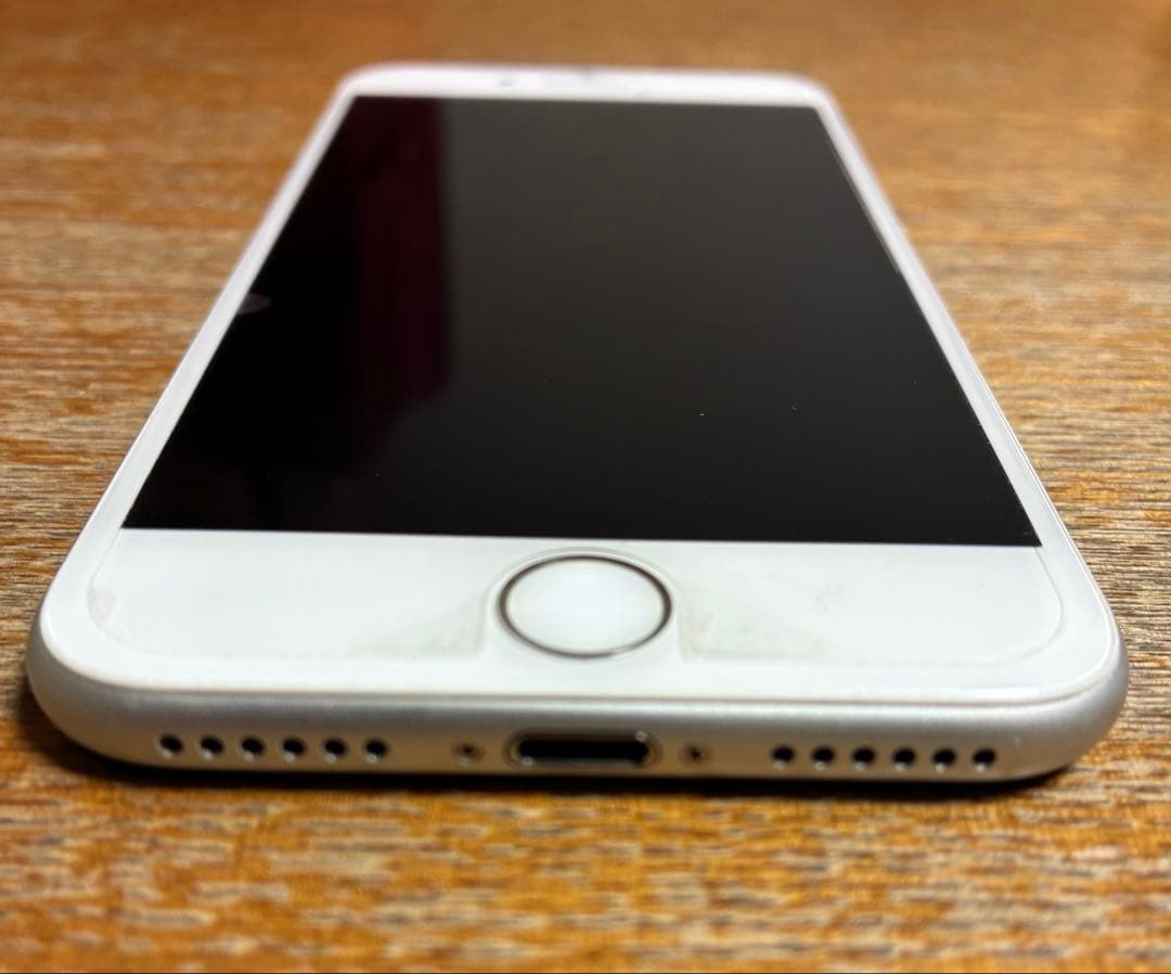 ち*ゃ様 Apple iPhone 8 シルバー 本体 64 箱付き 新品純正ケ