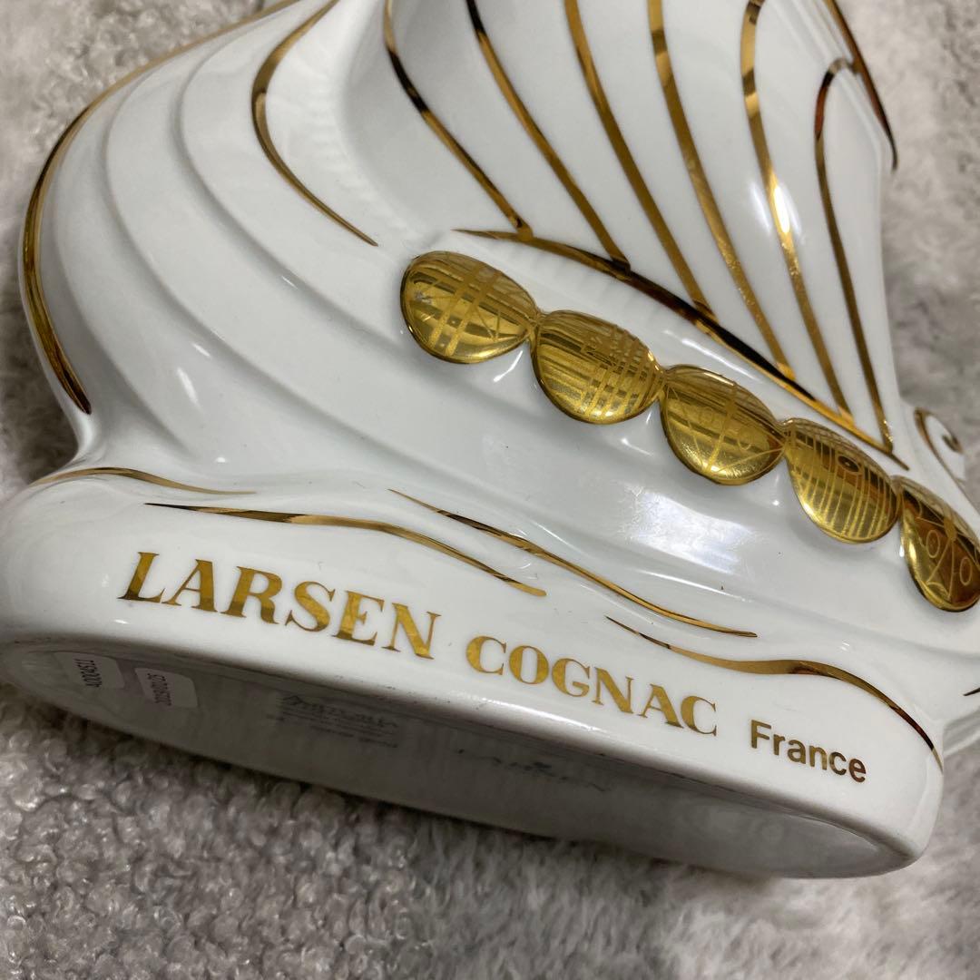 LARSEN COGNAC INVIINCIBLE 船型ボトル　ホワイト
