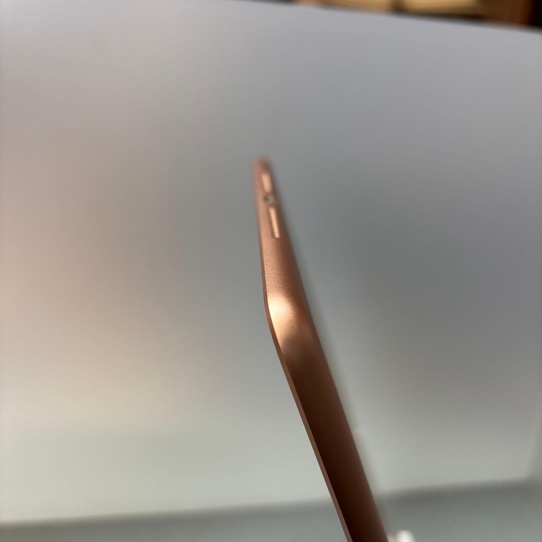 iPad 第8世代 128G Wi-Fi 94％ 新同品gold