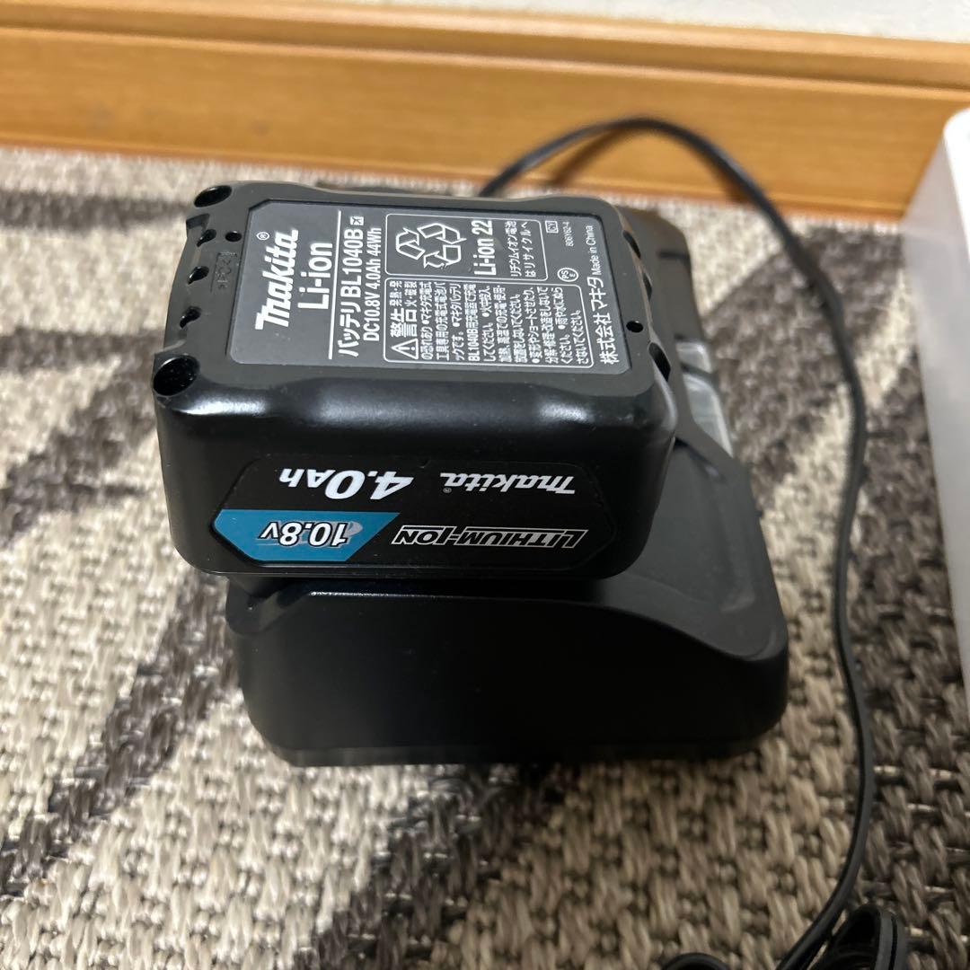 A*a様 Makita スティッククリーナー ホワイト 充電スタンド付き
