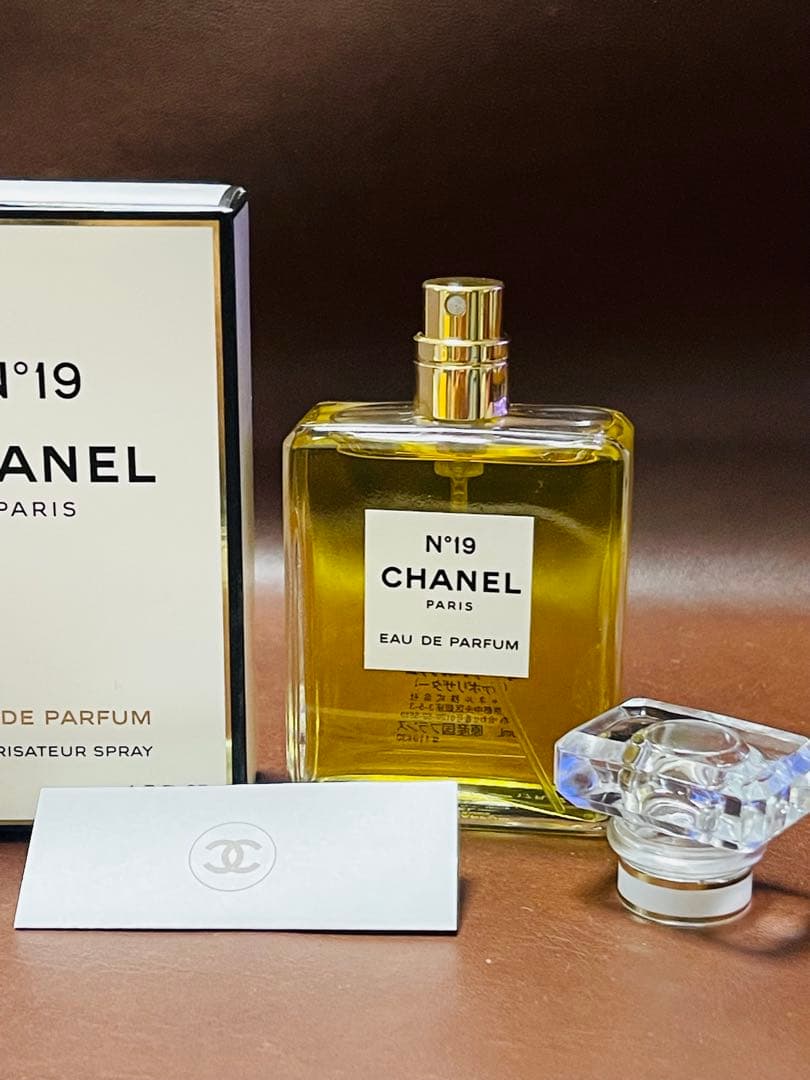 ほぼ未使用 CHANEL シャネル N°19 オーデパルファム　香水　50ml