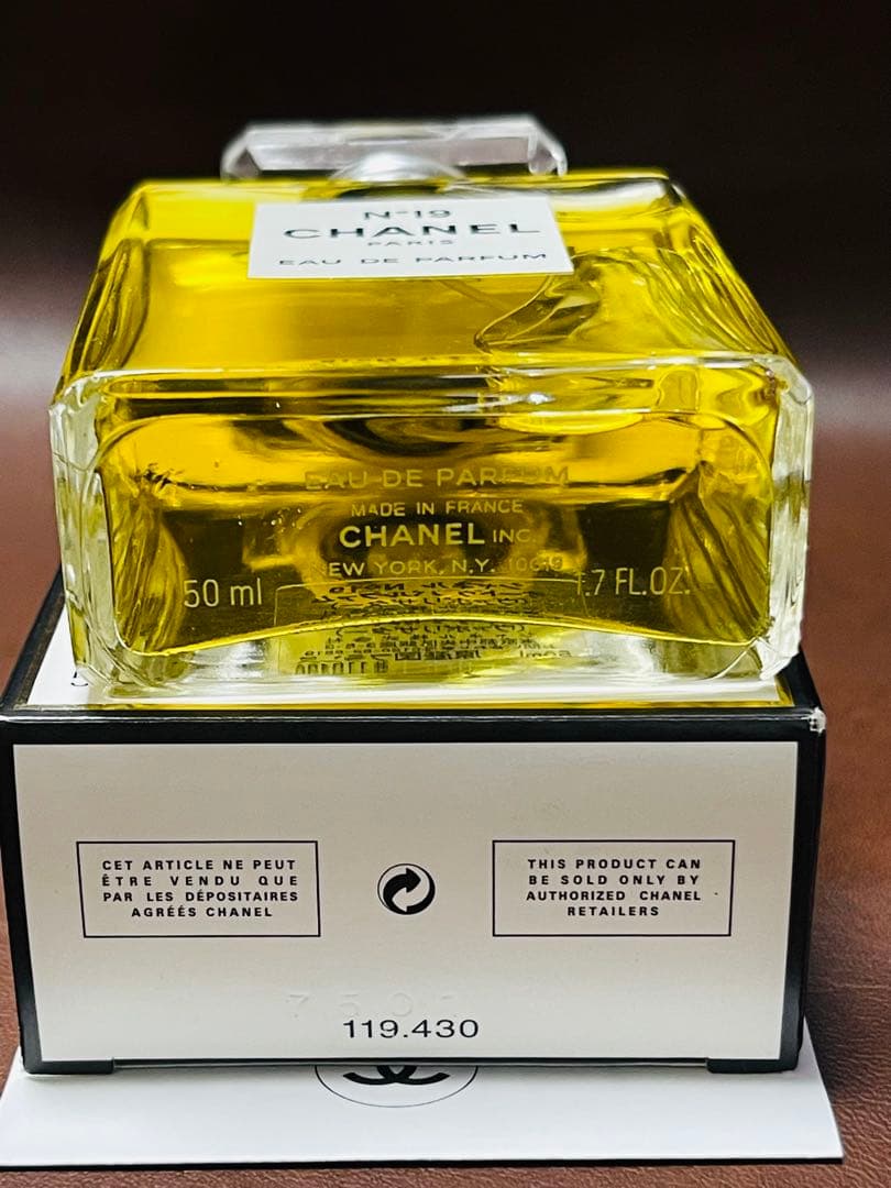ほぼ未使用 CHANEL シャネル N°19 オーデパルファム　香水　50ml