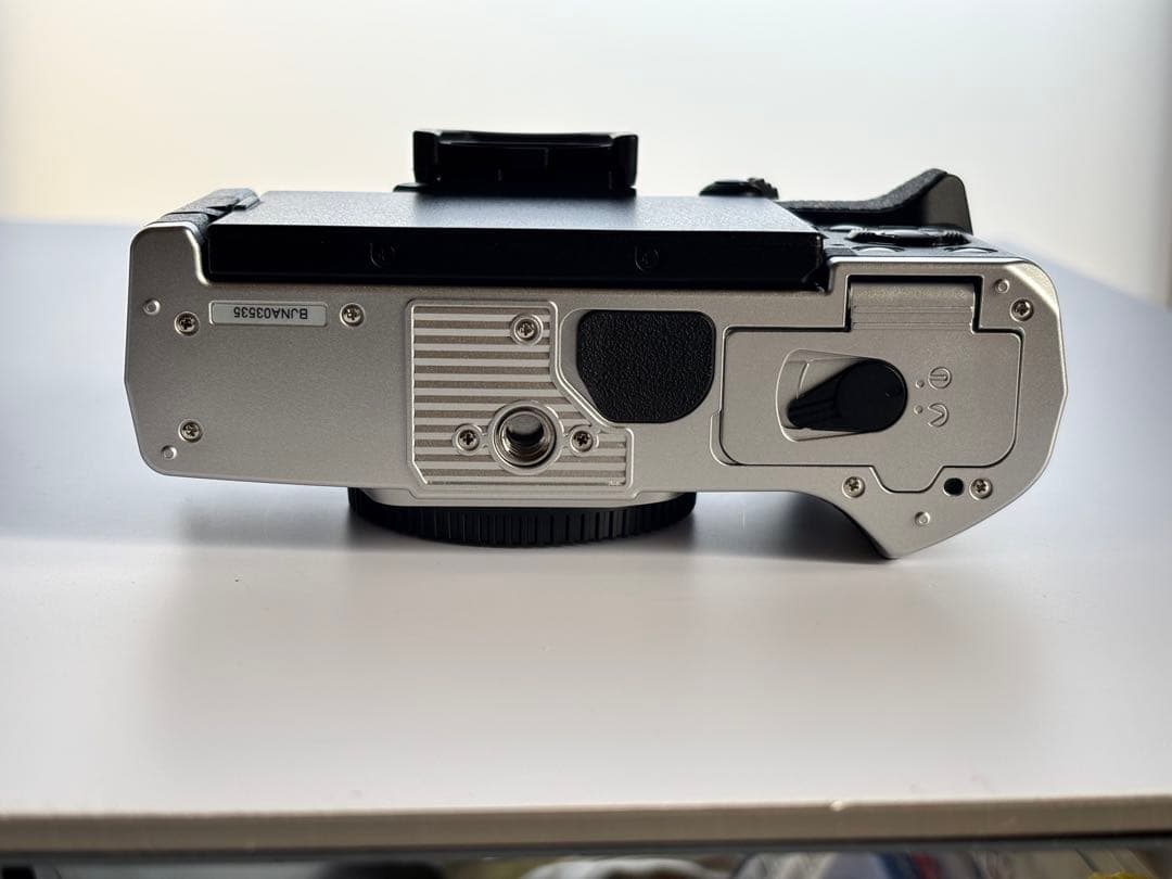 【美品】OM SYSTEM OM-5 ミラーレス一眼カメラ＋グリップ