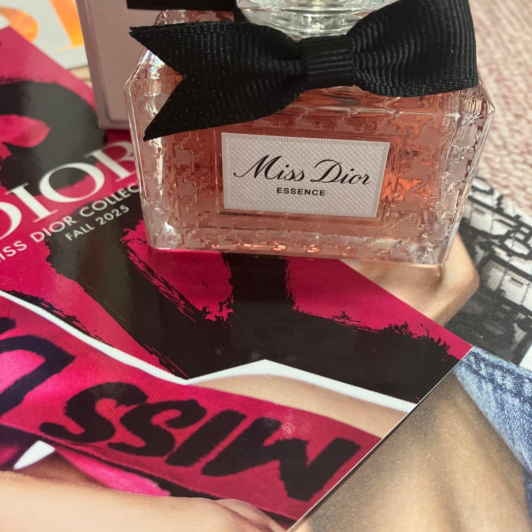 専用　新製品　極美品　Miss Dior Essence 香水　プレステージ巾着