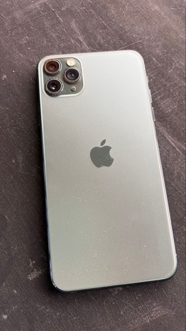 Apple iPhone 11 Pro max グリーン 本体1箇所割れあり