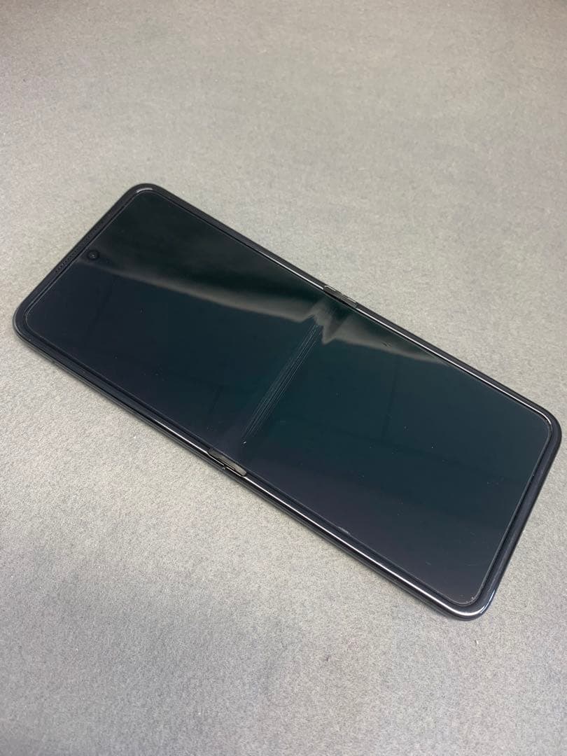 美品 SIMフリー MOTOROLA razr 50s 256GB コアラグレイ