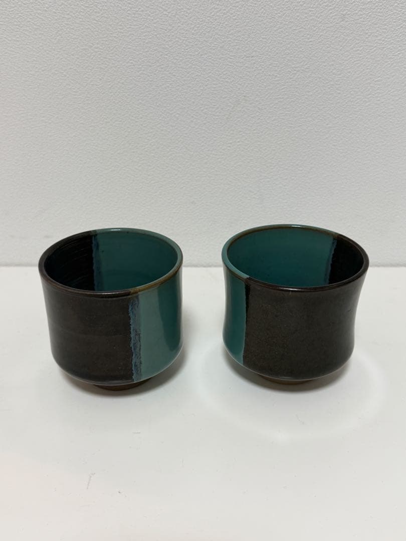 牛ノ戸焼　湯呑み　くびれ型　2つセット　茶　カップ　黒緑　染め分け　鳥取　中井窯