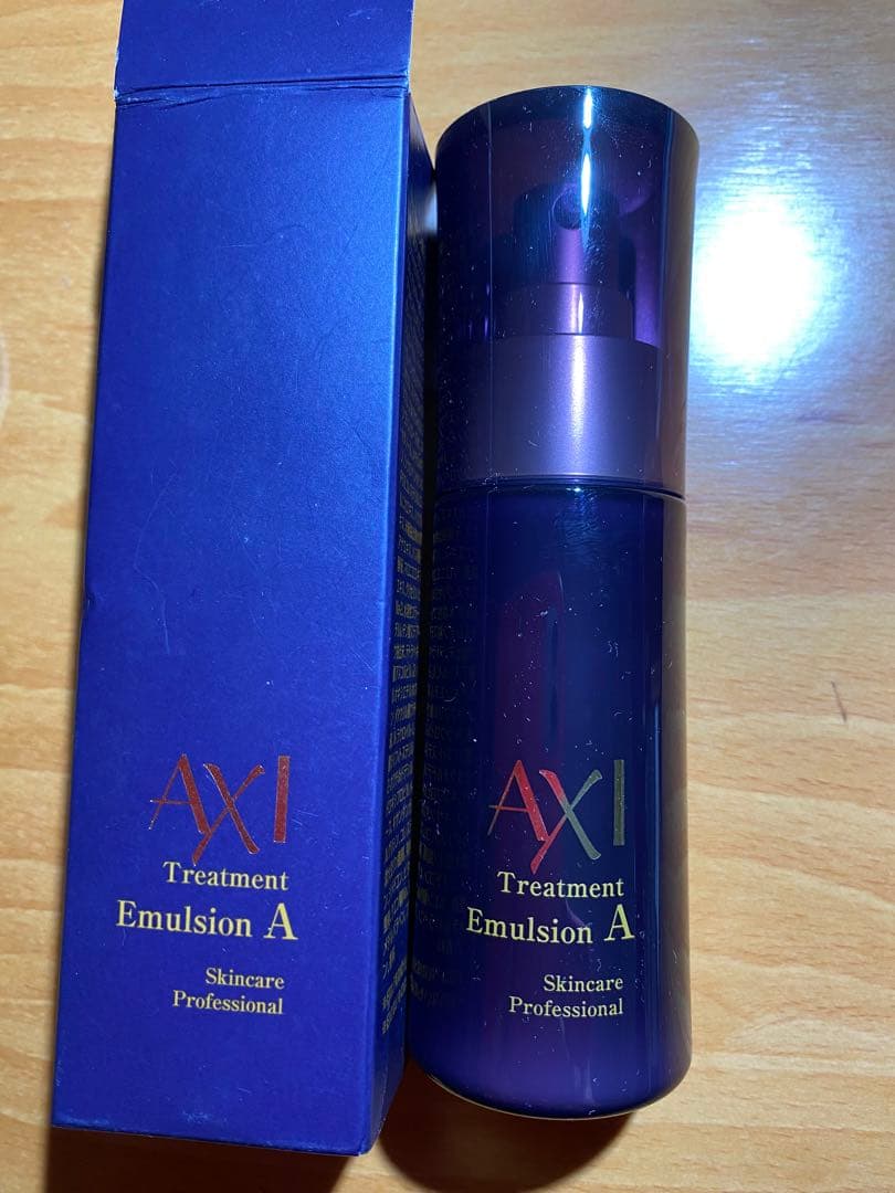 クオレのAXIホワイトニングクリームとAXIトリートメントエマルジョンA