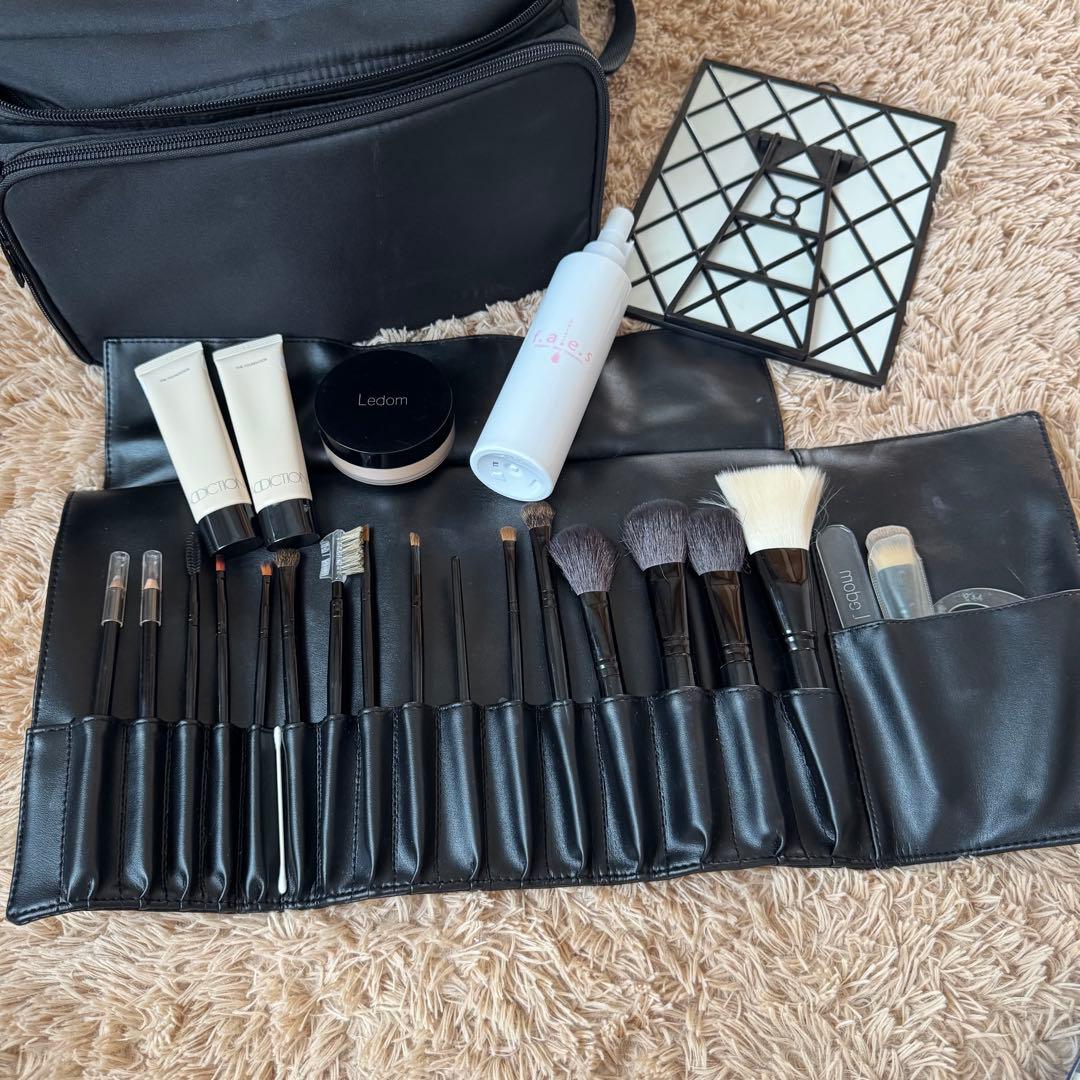 美容専門学校メイクブラシセット パレット ADDICTIONファンデ