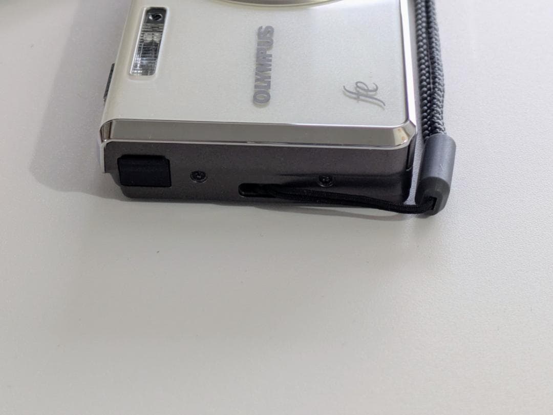 OLYMPUS FE-5030 パールホワイト デジタルカメラ 動作確認済み