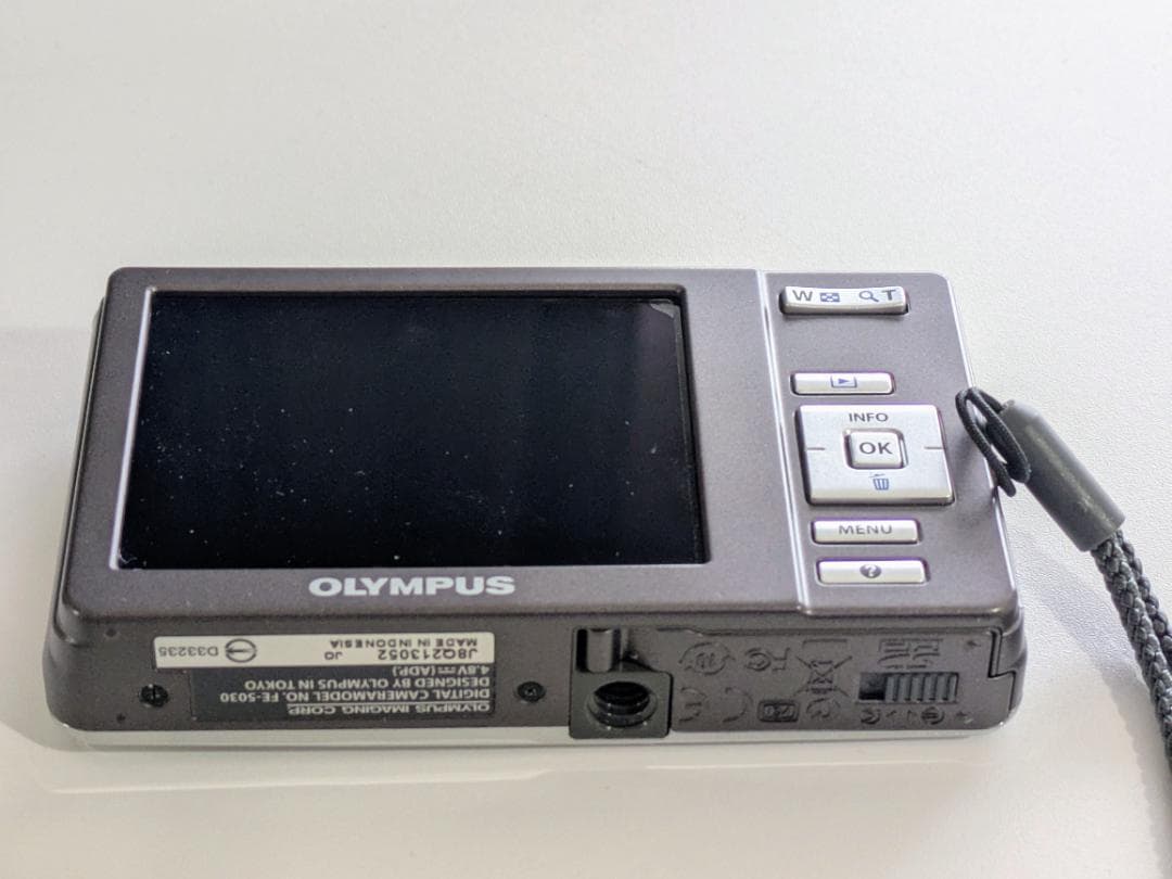 OLYMPUS FE-5030 パールホワイト デジタルカメラ 動作確認済み