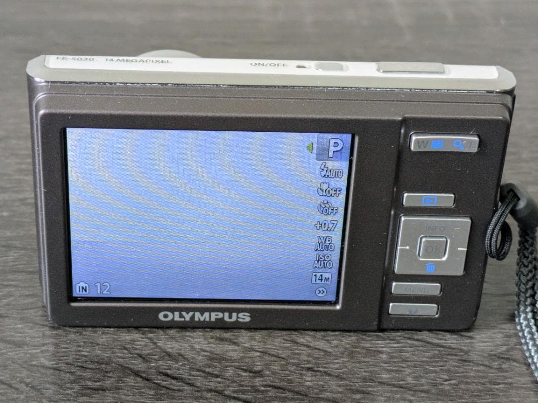 OLYMPUS FE-5030 パールホワイト デジタルカメラ 動作確認済み