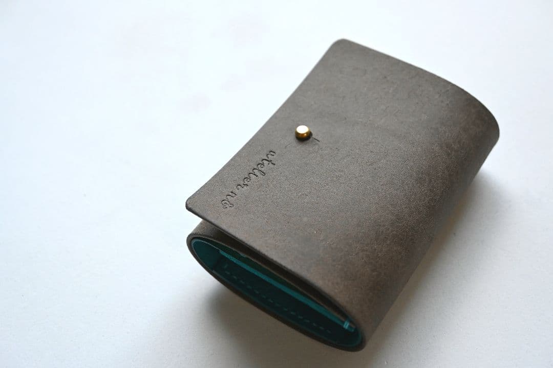 お札を折らない三つ折り財布【グレー×ターコイズ】ミニ財布　イタリアンレザー
