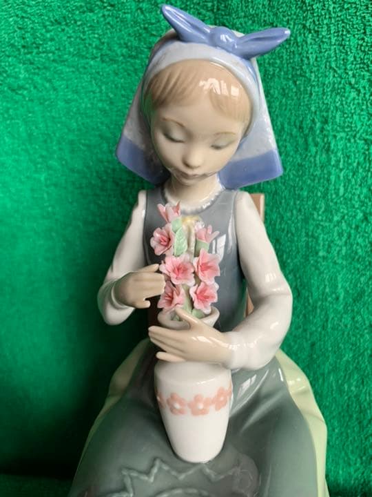 廃番 リヤドロ ＂椅子に座る少女＂No.E-23F 1983年製作 一級品