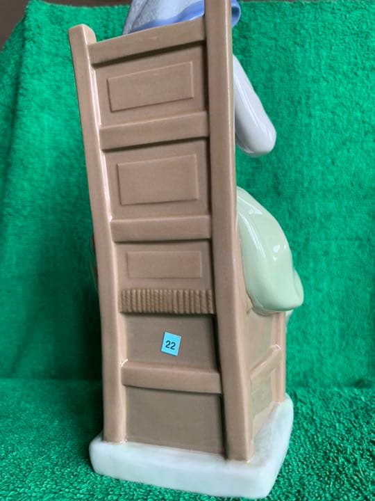 廃番 リヤドロ ＂椅子に座る少女＂No.E-23F 1983年製作 一級品