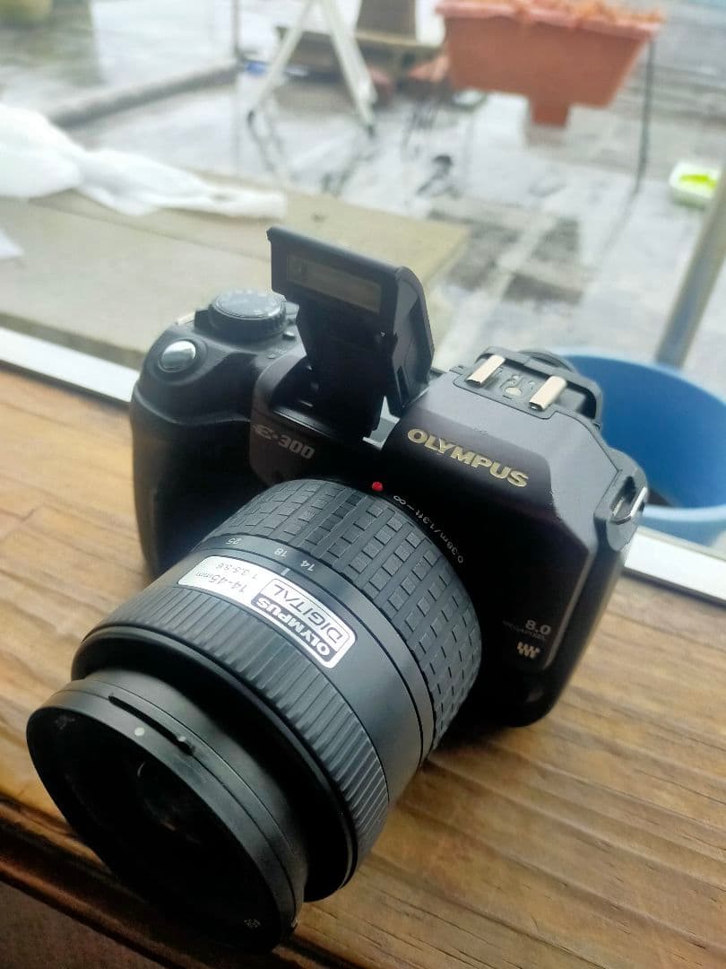 Olympus E-300 デジタルカメラ 本体と付属品