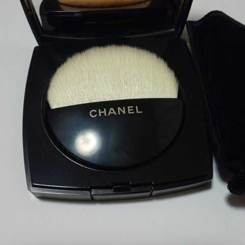 CHANEL シャネル レ ベージュ アーモニー プードゥル ルミエール ライト