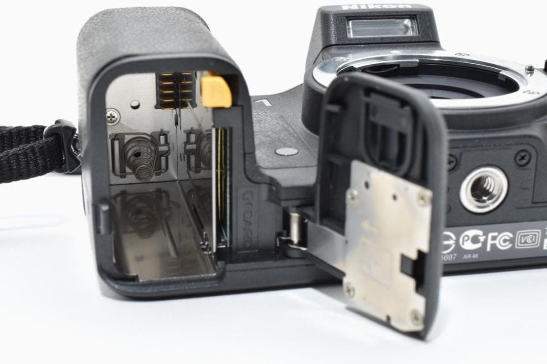 【大人気】 Nikon ニコン 1 V2 ボディ ミラーレス一眼カメラ