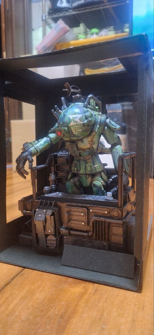 SF風ロボットフィギュア グリーン迷彩。ハンドメイド オリジナル作品。