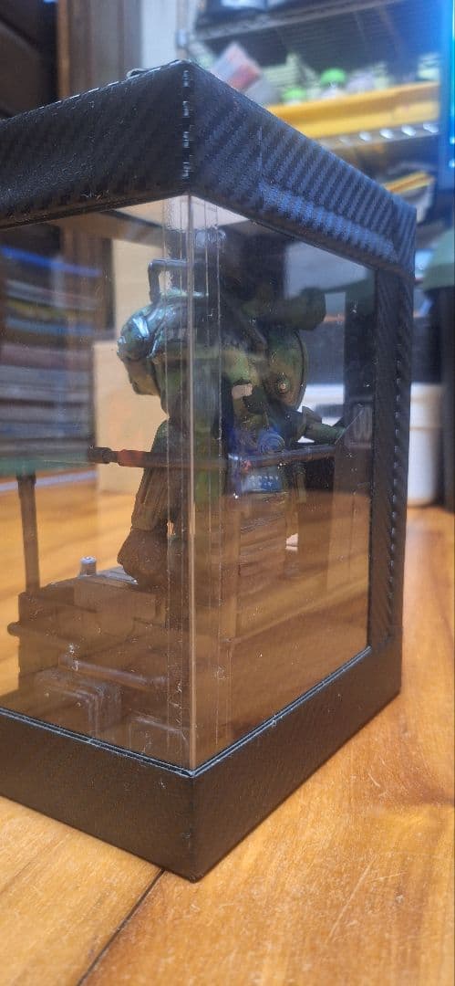 SF風ロボットフィギュア グリーン迷彩。ハンドメイド オリジナル作品。