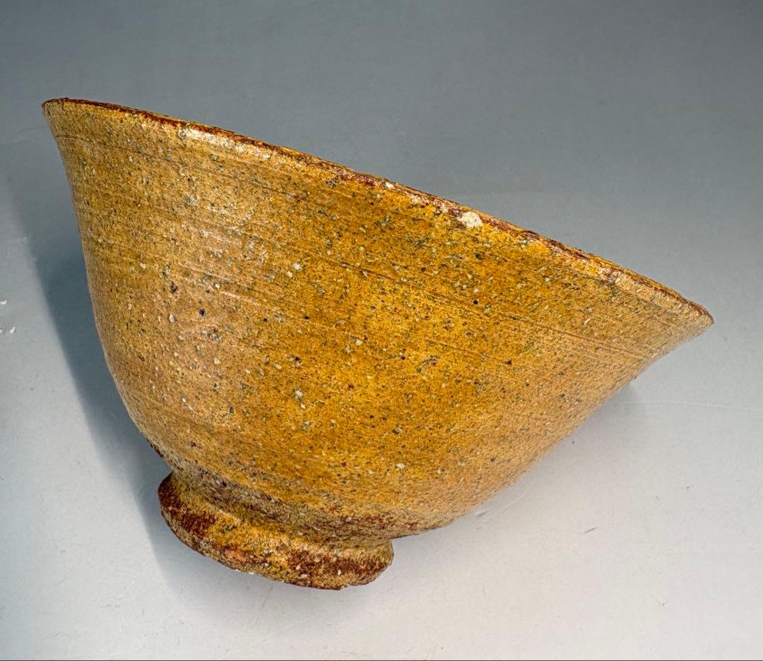 【中古品】茶道具　勝龍寺窯　黄伊羅保茶碗（共箱）