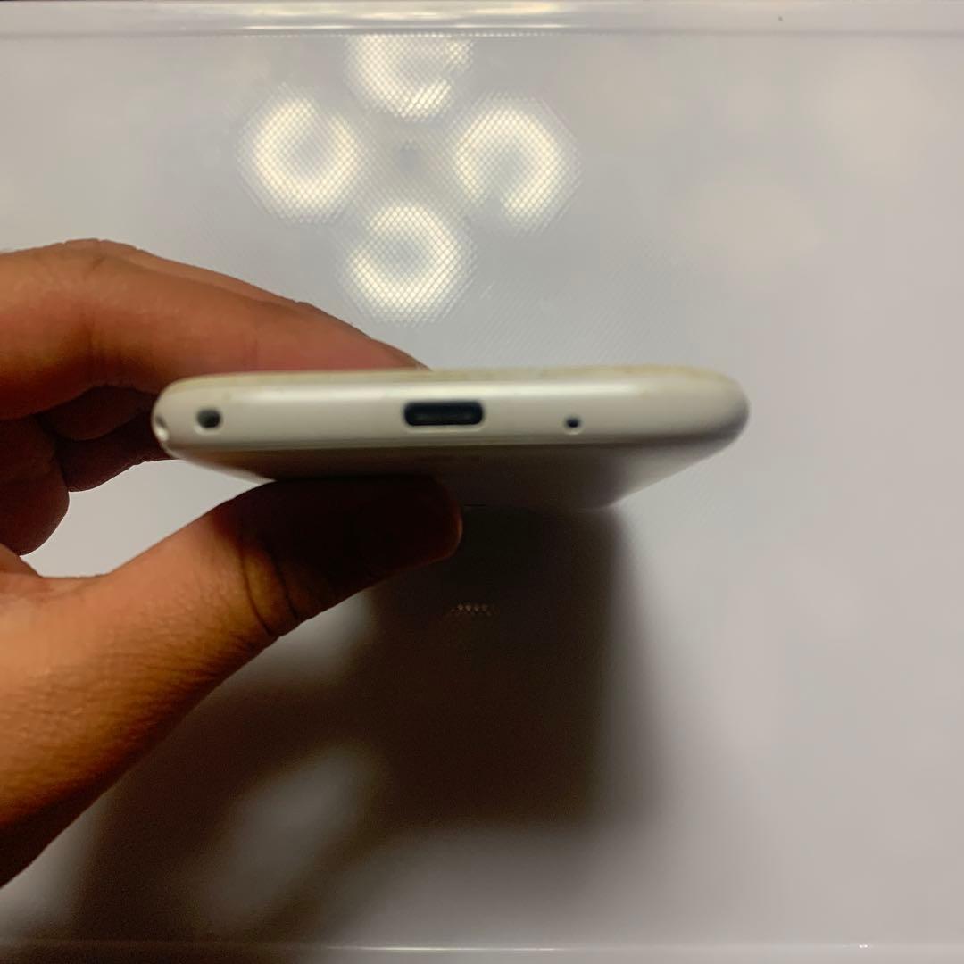 docomo F-42A ホワイト