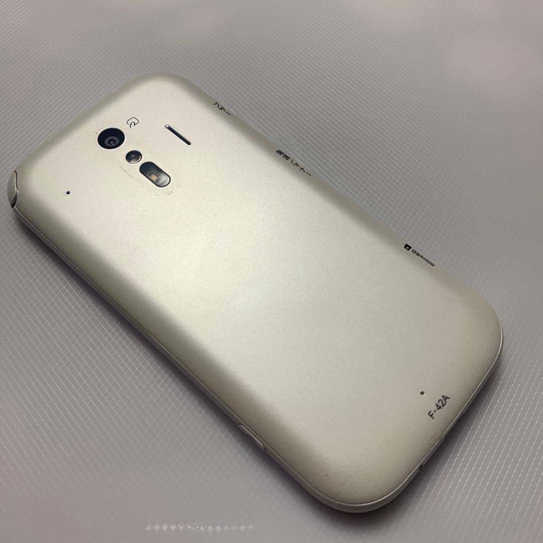docomo F-42A ホワイト
