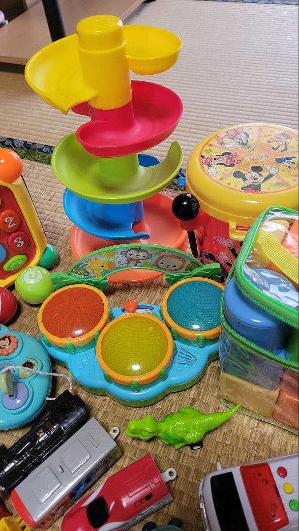 子供用おもちゃ　大量まとめ売り　知育　積み木　太鼓　車　音の鳴るおもちゃ　トミカ