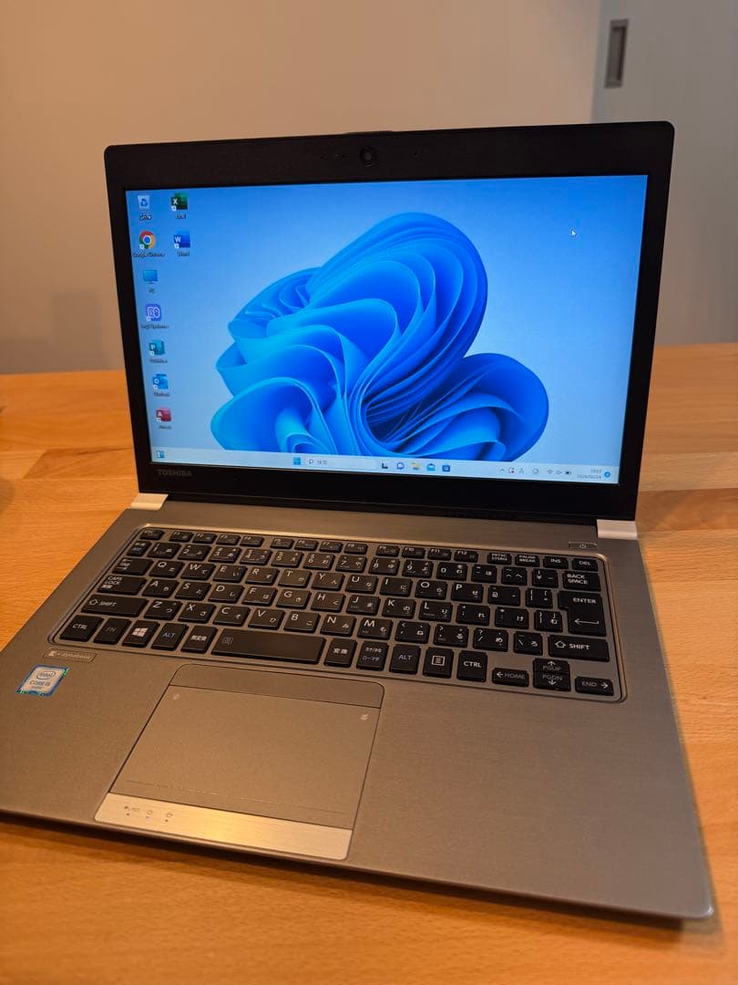 Toshiba Dynabook シルバー ノートPC