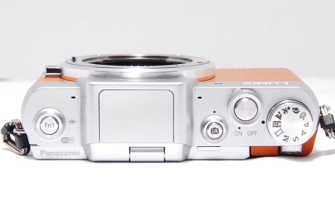 【美品】 ショット数677回　LUMIX GF7 Wi-Fi ミラーレス