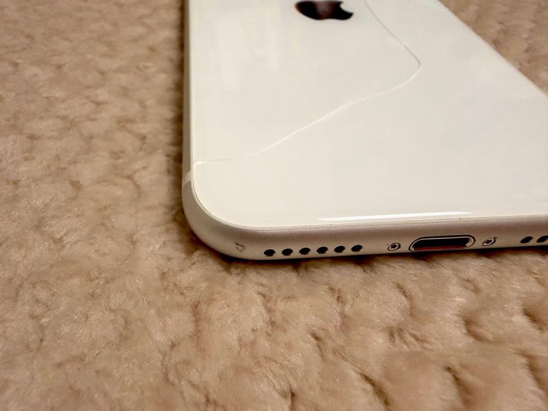 Apple iPhone SE（第2世代） 64GB ホワイト SIMフリー