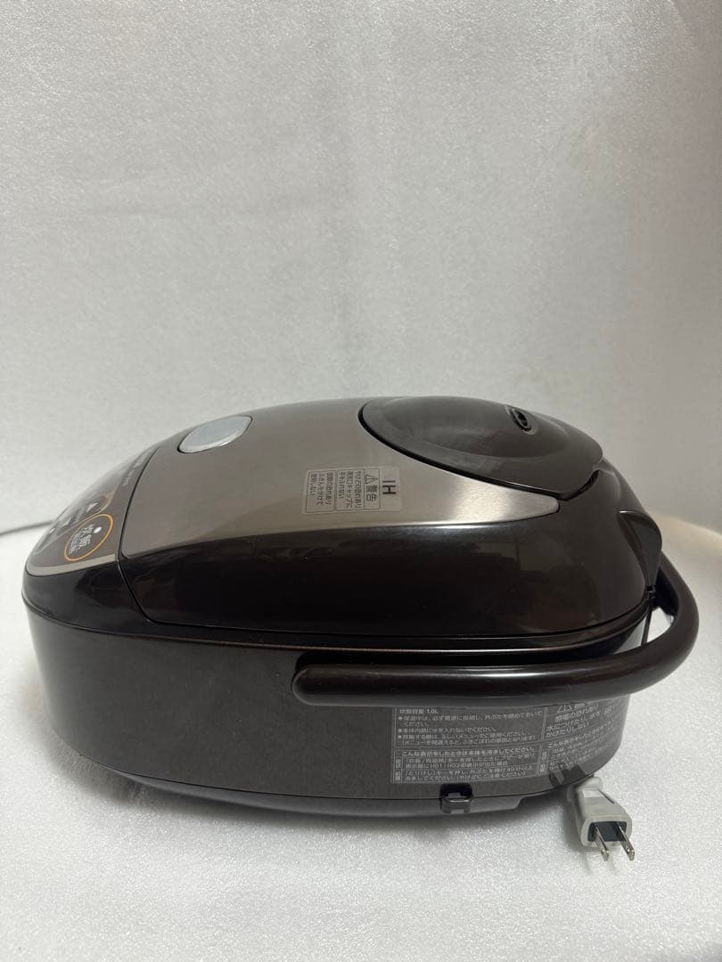 象印 5.5合炊き 圧力IH炊飯器 2022年製 NW-VH10
