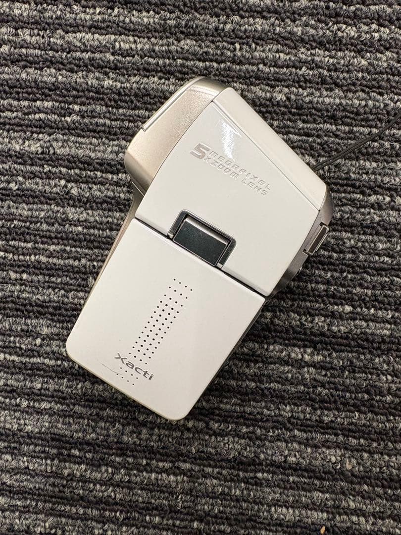 【美品】サンヨー SANYO Xacti DMX-C5 ビデオカメラ 動作品 白