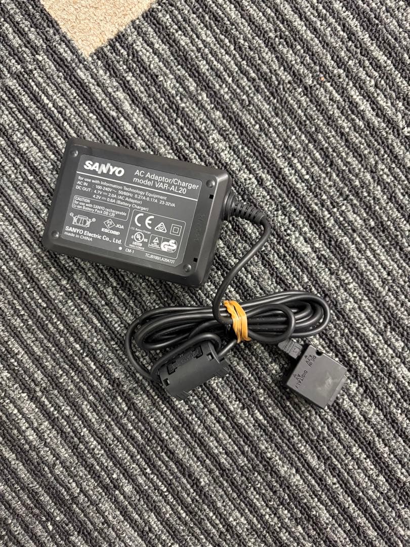【美品】サンヨー SANYO Xacti DMX-C5 ビデオカメラ 動作品 白