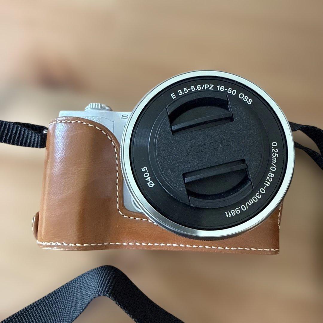 Sony α6000 ホワイト E 16-50mm 専用ケース付