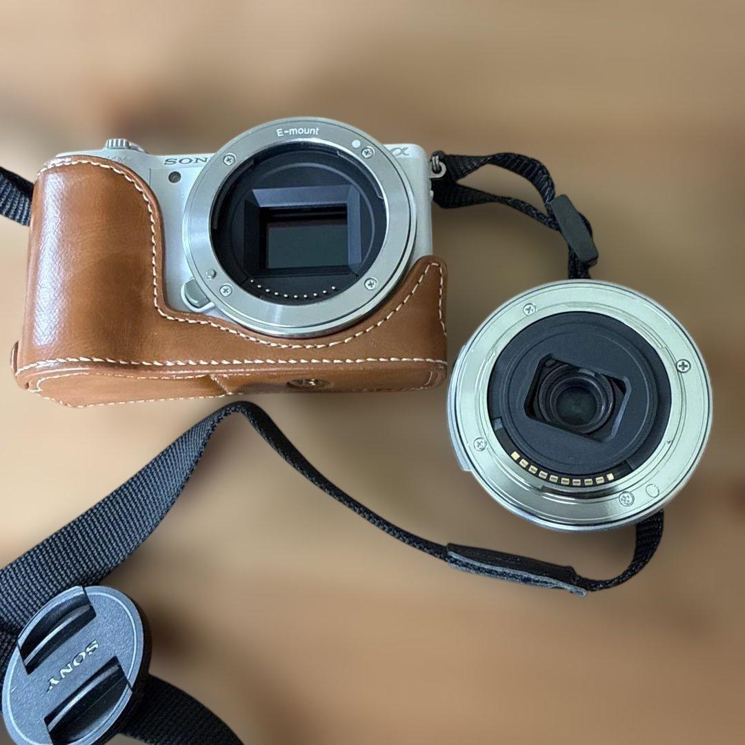 Sony α6000 ホワイト E 16-50mm 専用ケース付