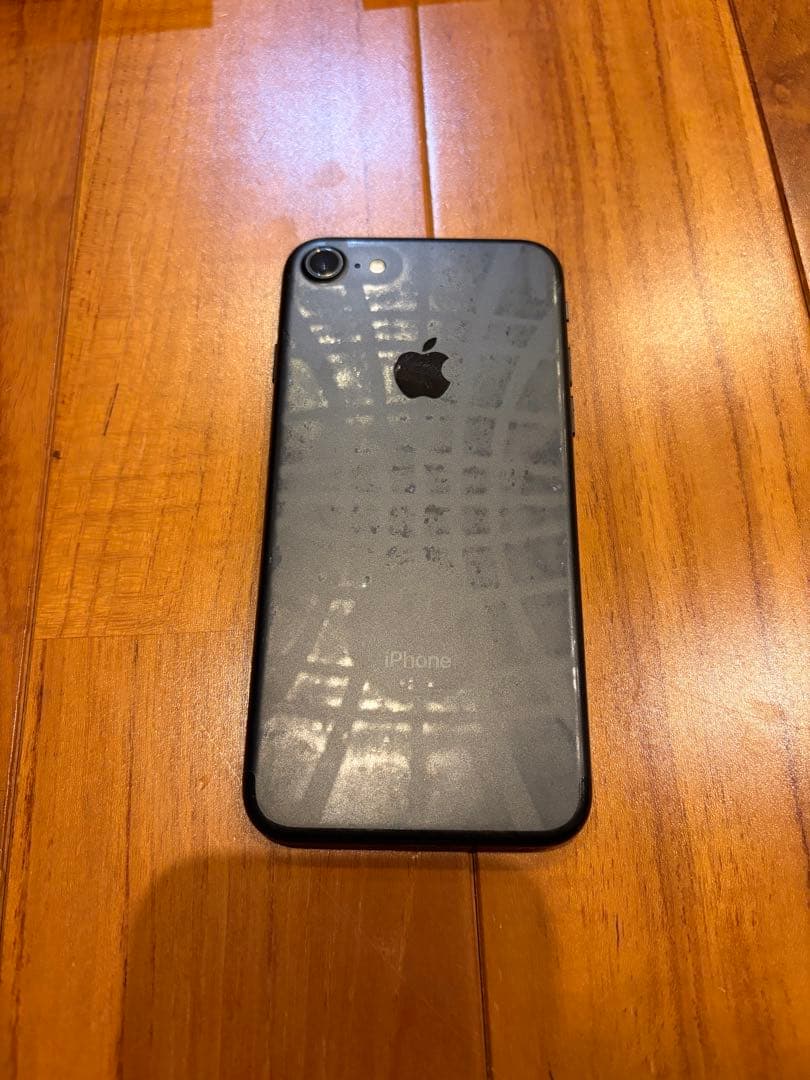【美品】Apple iPhone7 ブラック128GB【箱、ケース付】