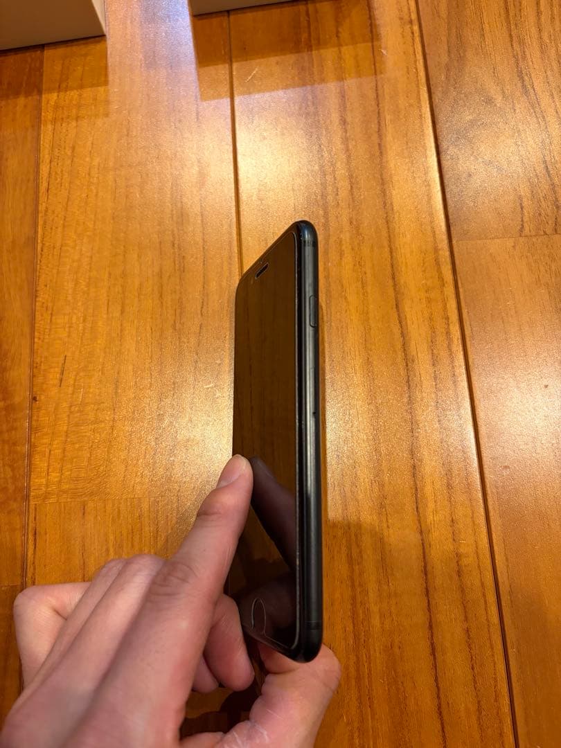 【美品】Apple iPhone7 ブラック128GB【箱、ケース付】