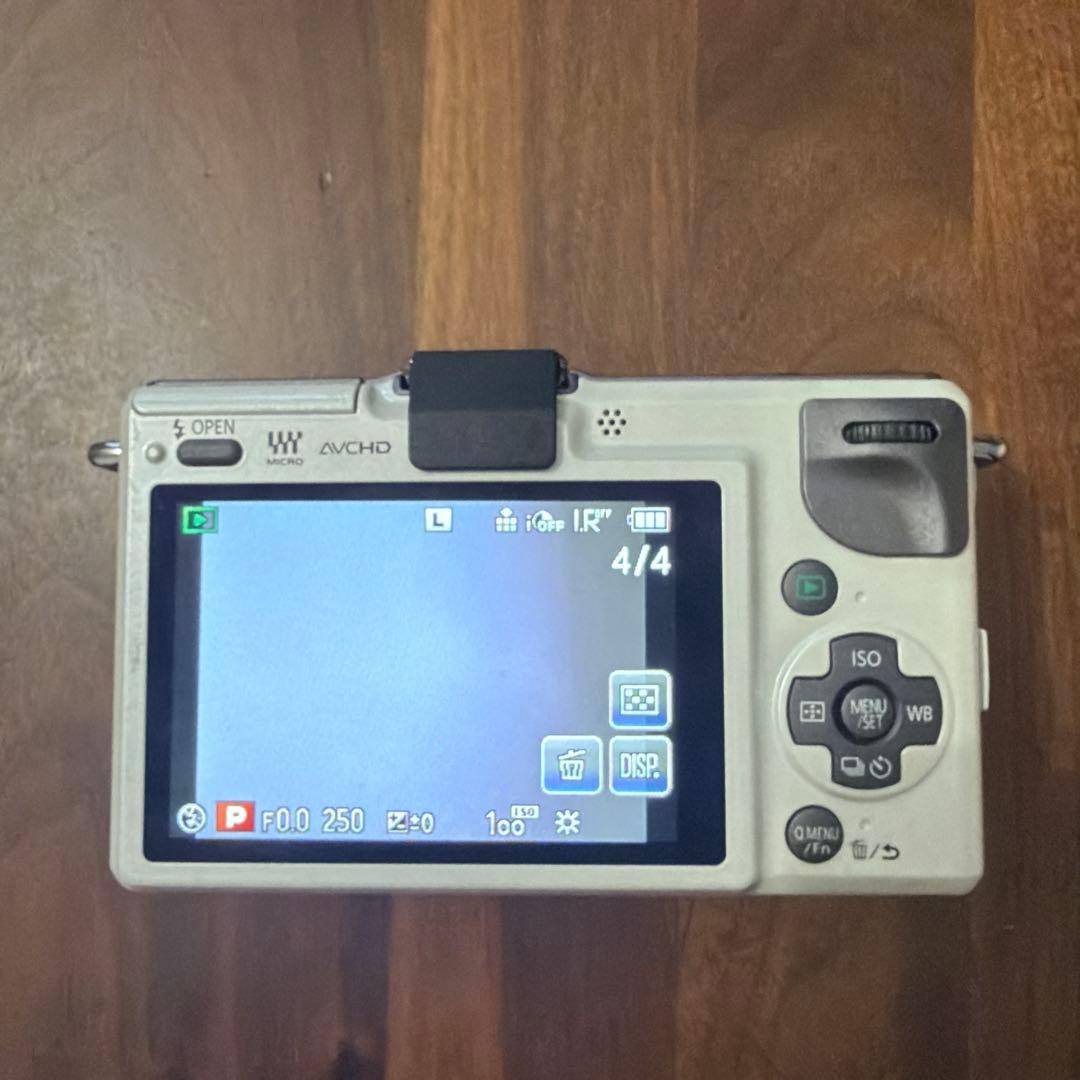 Panasonic LUMIX DMC-GF2 ホワイト パナソニック 充電器