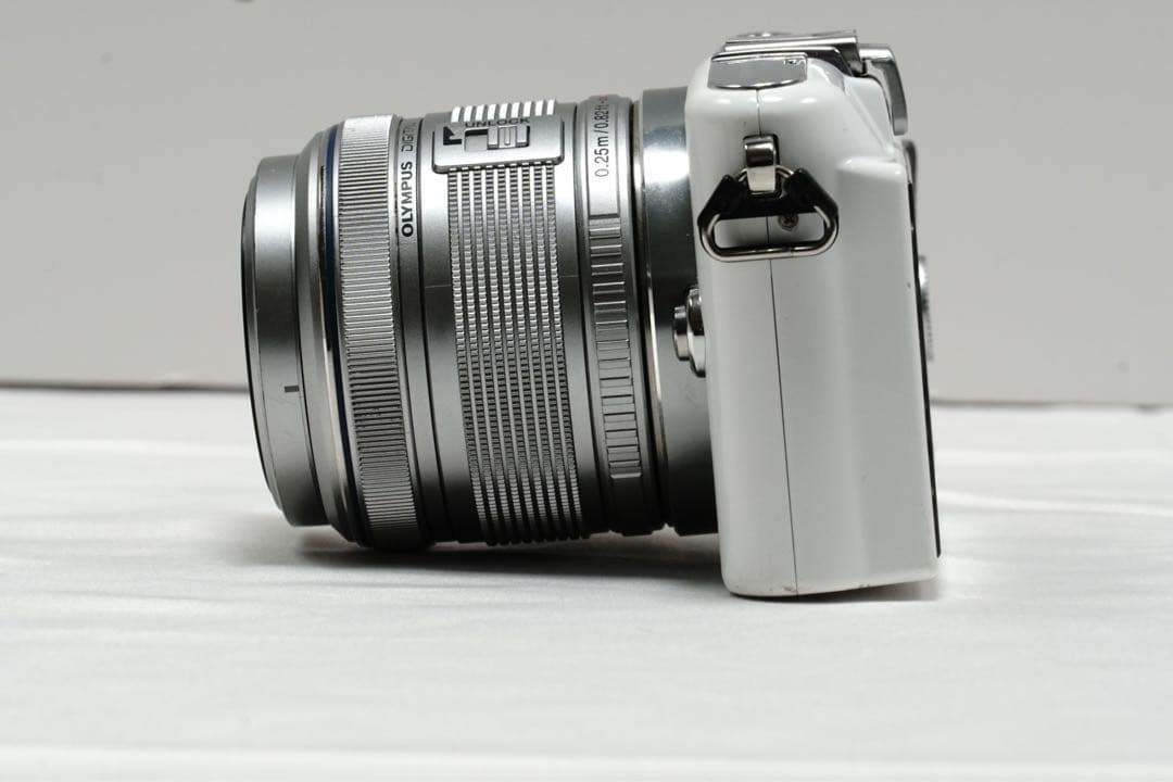 OLYMPUS PEN Mini E-PM1 レンズセット ショット数少ない