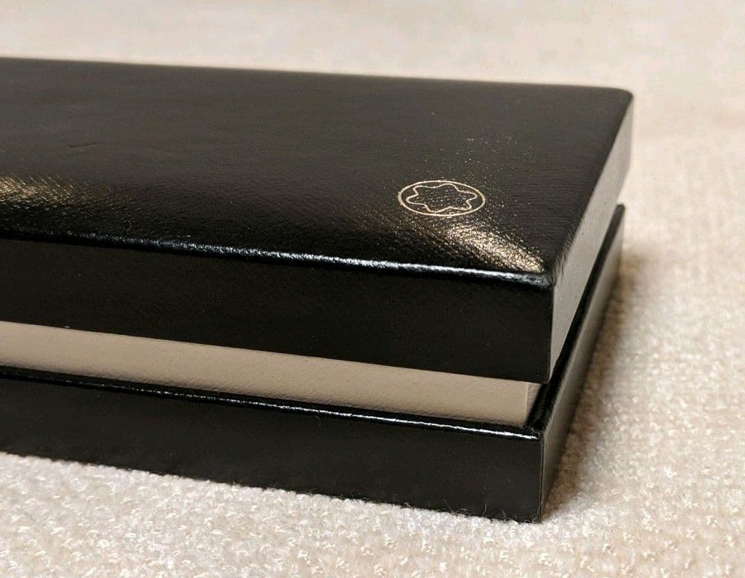 モンブラン　プラチナ ボールペン　ペンケース付き
¥
64,900
から