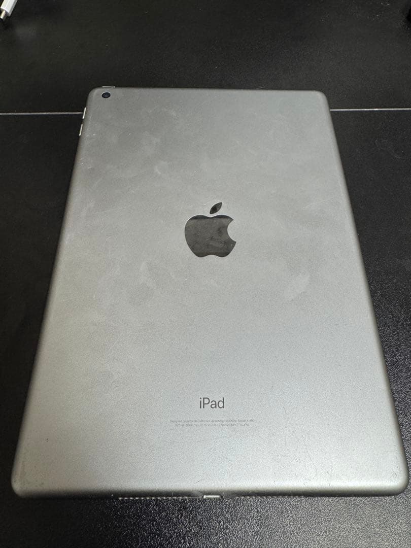 Apple iPad 第6世代　（稼動品　使用感あり）