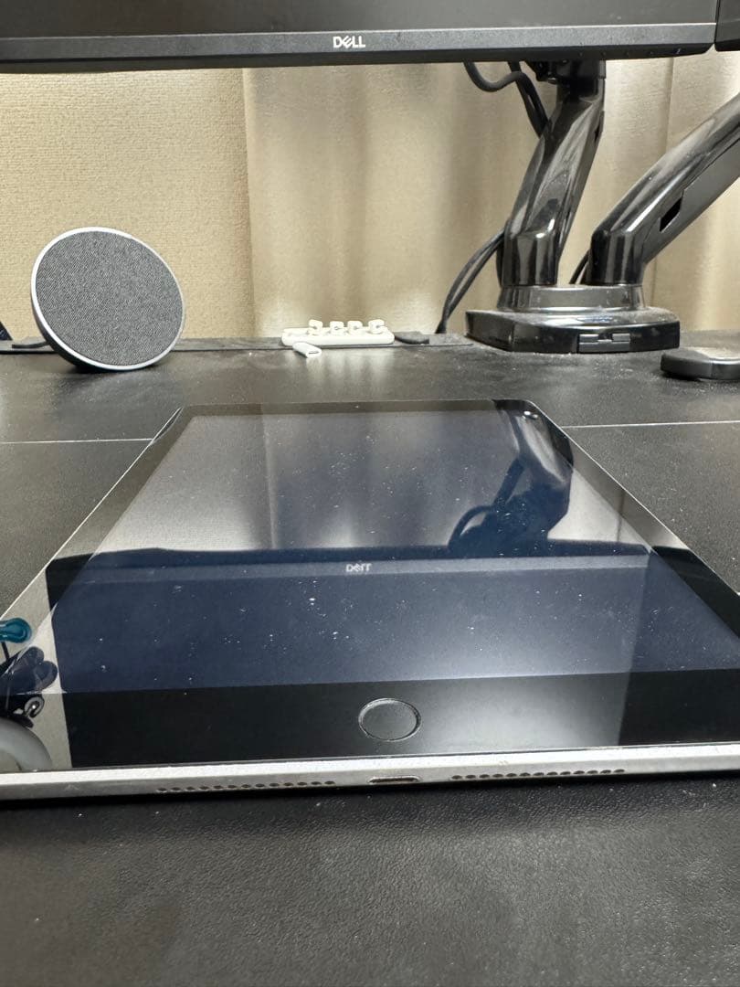 Apple iPad 第6世代　（稼動品　使用感あり）