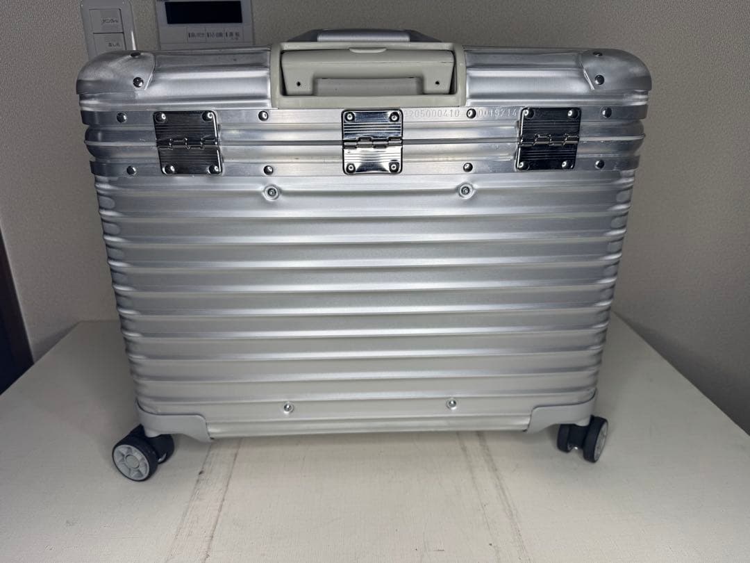 【廃盤】リモワ パイロット 34L 4輪 キャリーケース 正規品トパーズ