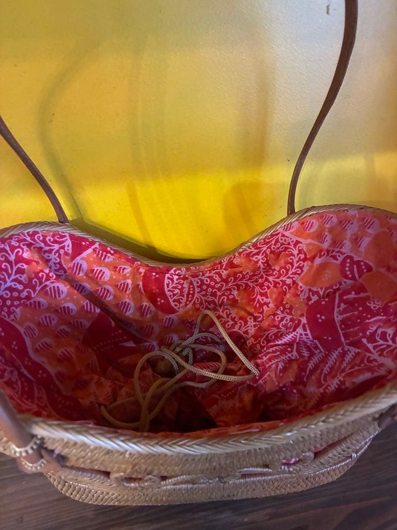 バリのハンドメイド かごバッグ 大きめ 赤
